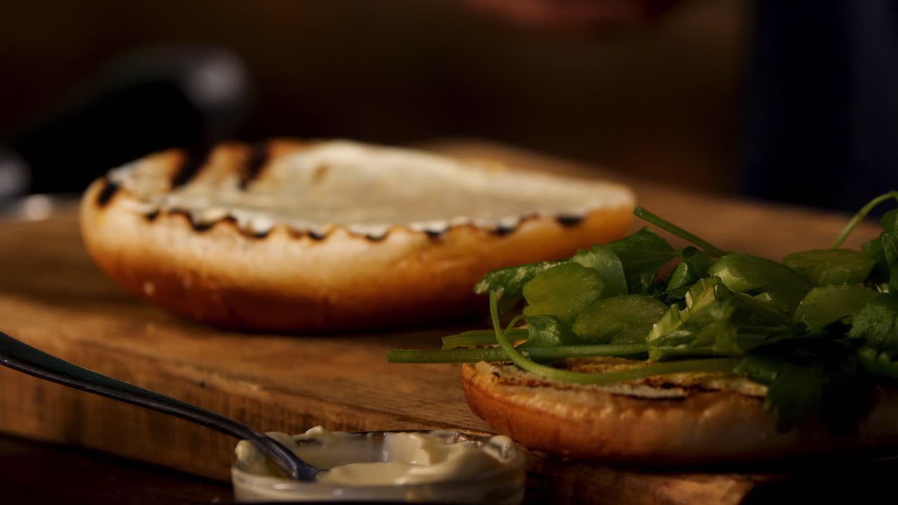 estoy preparando una deliciosa hamburguesa.