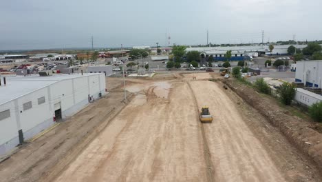 rodillo de carretera que compacta el suelo para la construcción de estacionamientos