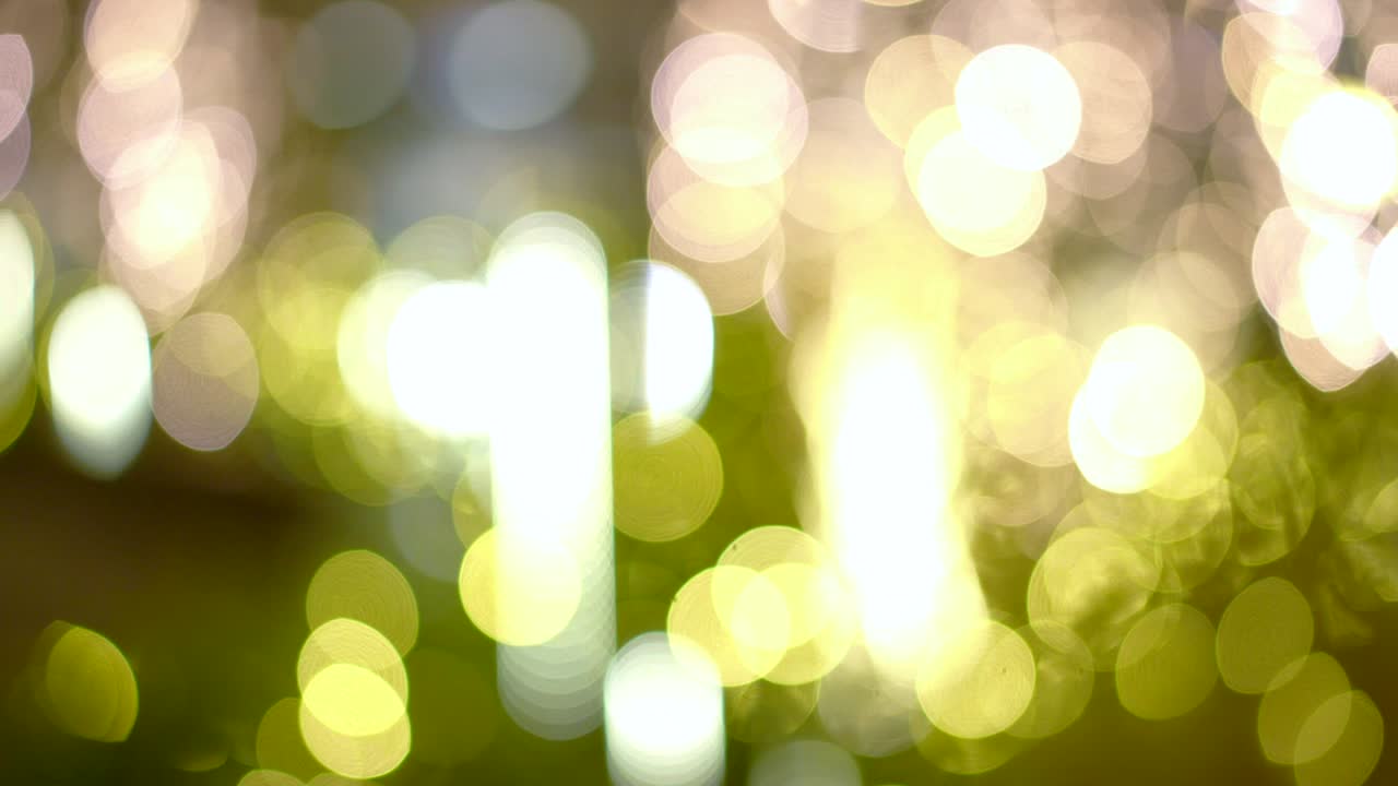 iluminaciones de la ciudad capturadas fuera de foco