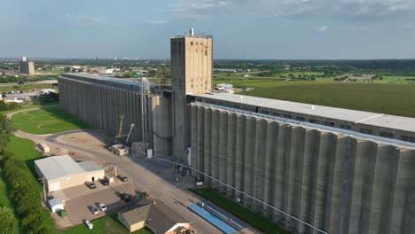 Massive-concrete-grain-elevator-towers-over-the-flat-landscape-in-Topeka,-Kansas