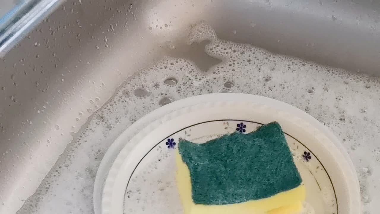 Short video of a dish-washing sponge resting in a bowl. Relaxing and satisfying video. Shot in 4k.
