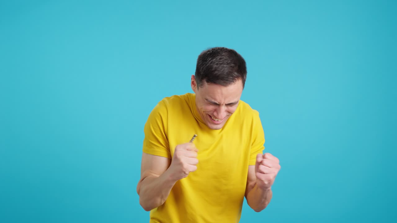 Man happy to win a house key