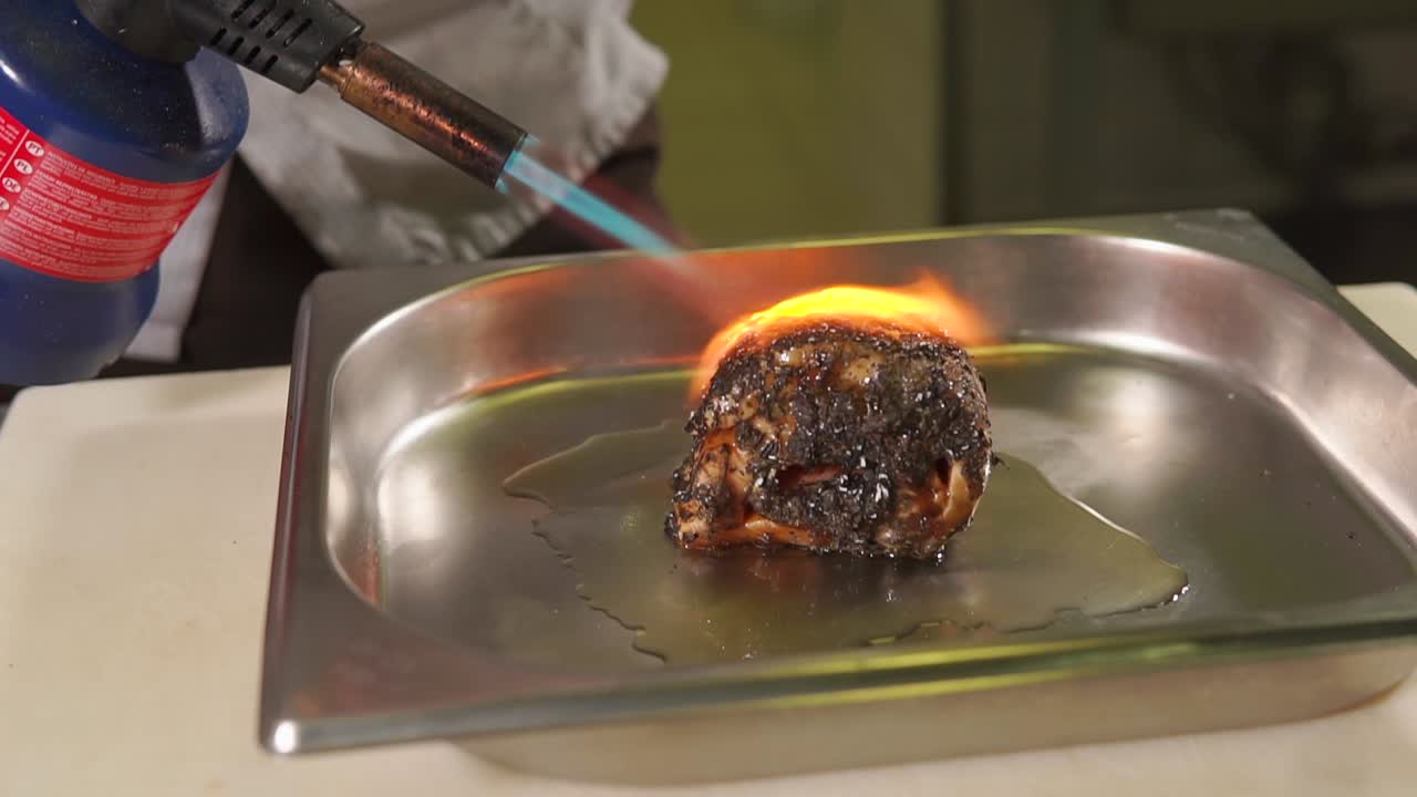 셰프 불타는 음식