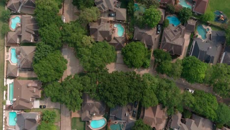 Aerial-view-of-affluent-homes-in-Houston,-Texas