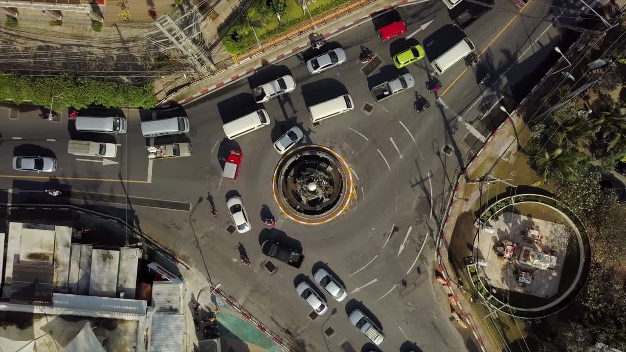 푸켓 섬, 파 타운, 트래픽 서클, 에어리얼 파노라마 4k