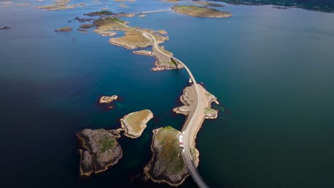 Imágenes-Aéreas-De-La-Carretera-Del-Océano-Atlántico-Noruega