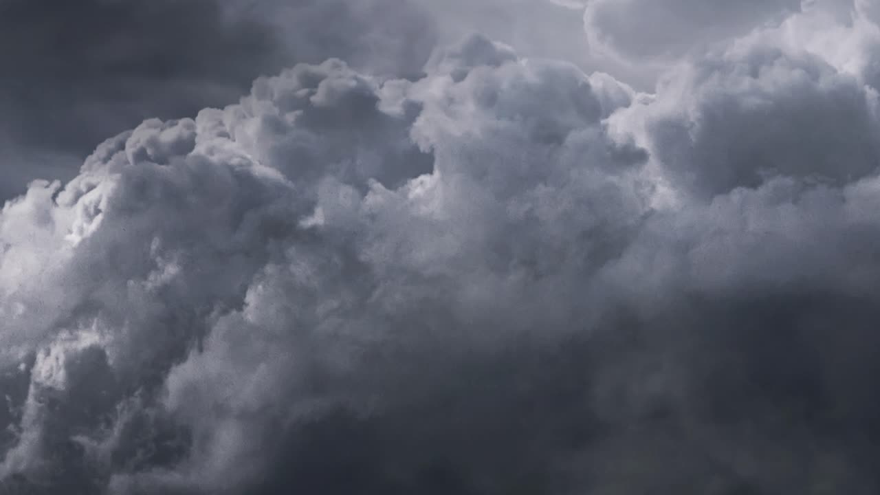 폭풍 속 의 어두운 루논임스 구름 의 모습