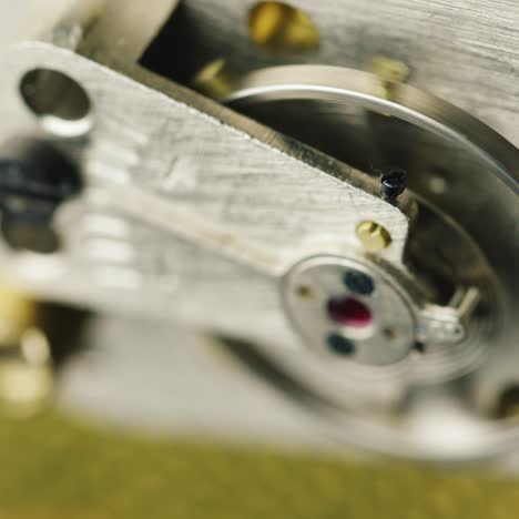 internal mechanism of working mechanical watches 2