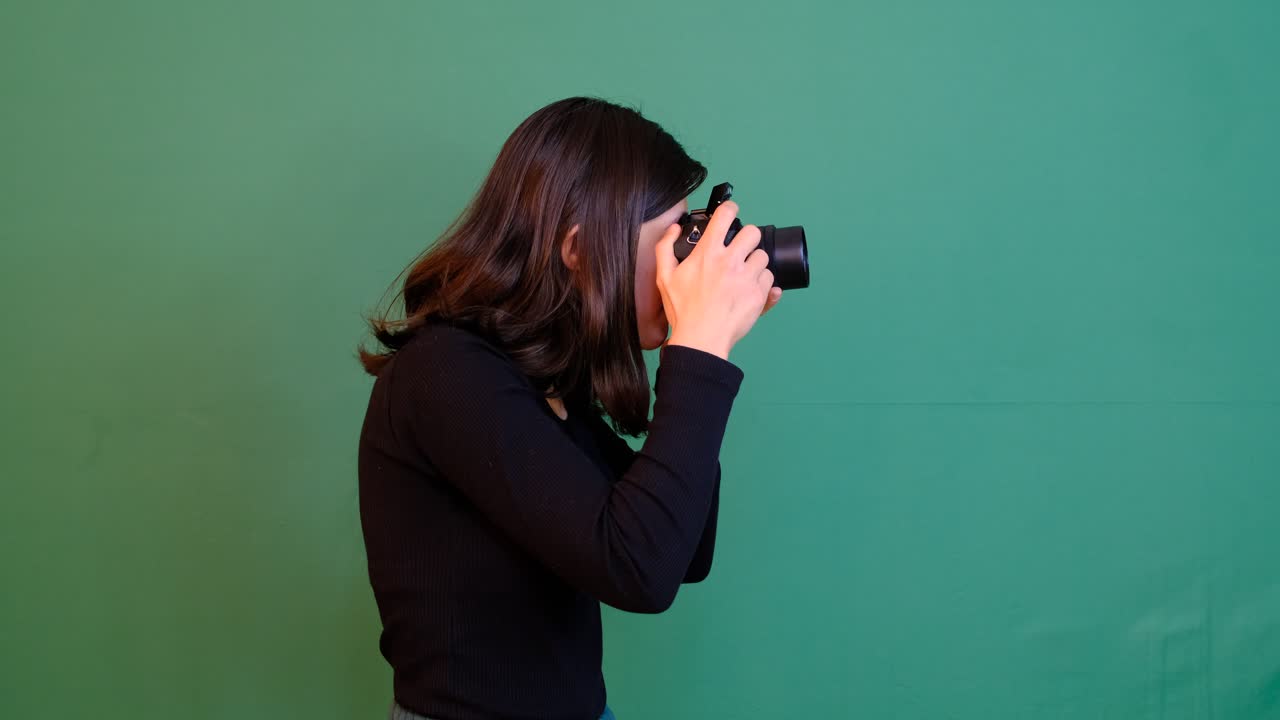 사진을 찍는 여자