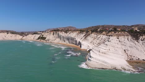 drone cinematográfico filmado por encima de la escalera de los turcos en realmonte, sicilia, italia