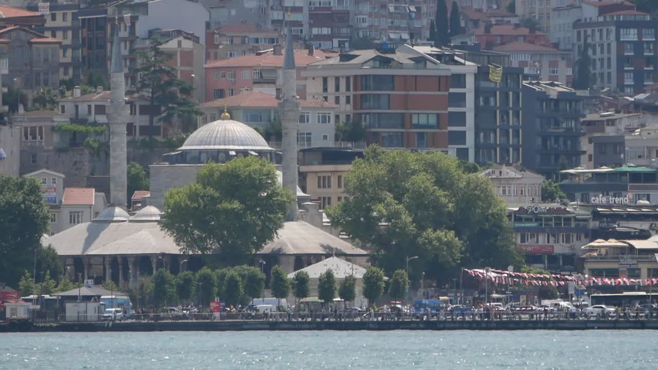 Paesaggio urbano di Istanbul con una moschea