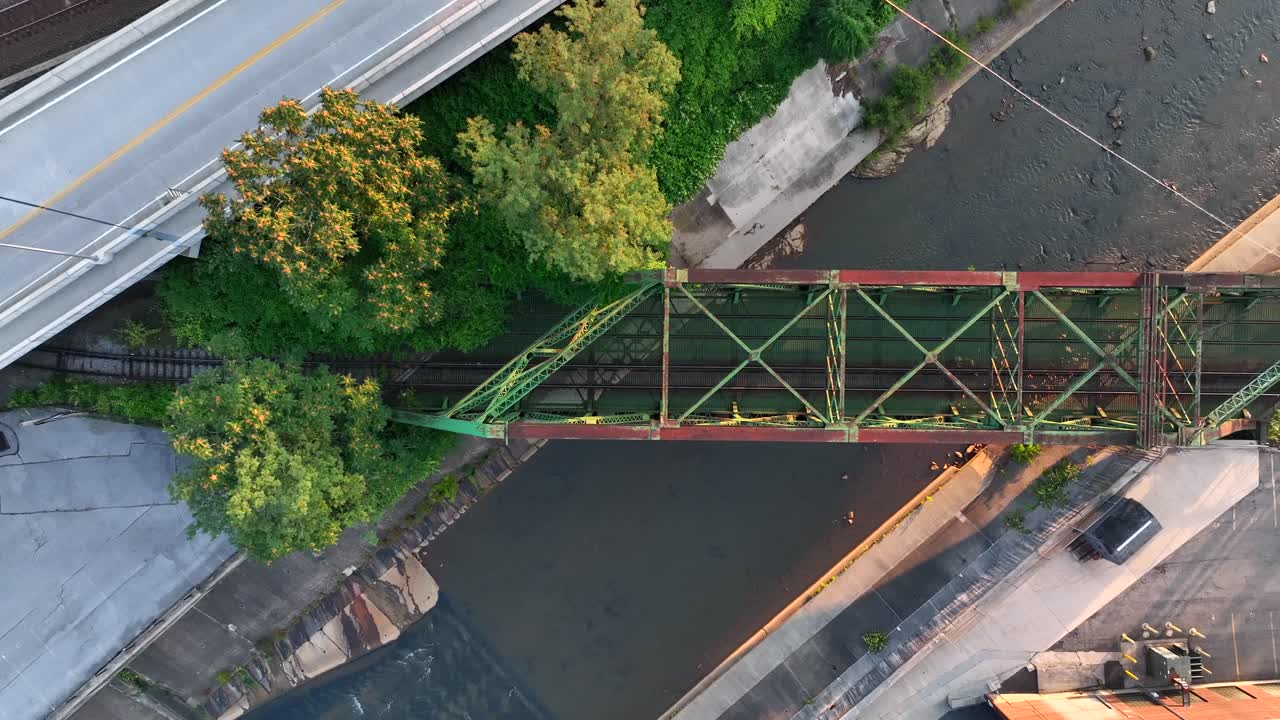 puente ferroviario sobre el río conemaugh