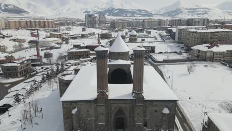 el minarete doble nevado