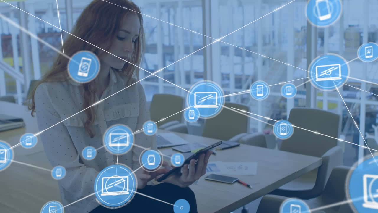 animación de una red de conexiones con iconos sobre una mujer de negocios caucásica