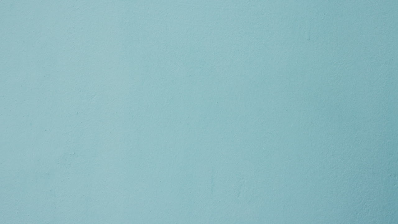 pulgares hacia arriba, como y mano emoji maqueta en el estudio