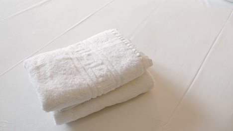 white clean towels on the bed