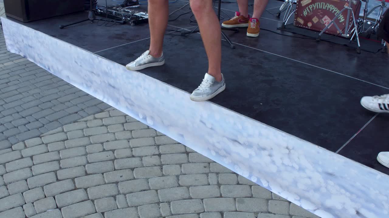 actuación de la banda callejera