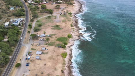 Blick-Auf-Die-Küste-Von-Oahu,-Hawaii,-Mit-Wunderschönen-Meeresfarben