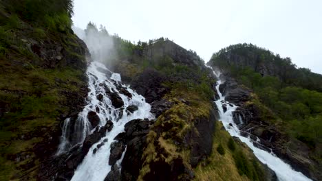 Noruega-Låtefoss-Cascada-Drone-Tiro-Fpv-|-Dron-Dji