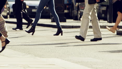 Anonymous-crowd-of-business-people-walking-in-city-streets-london-summer-2014