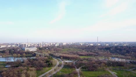 Flying-down-and-looking-towards-Park-Tineretului-in-Bucharest,-Romania