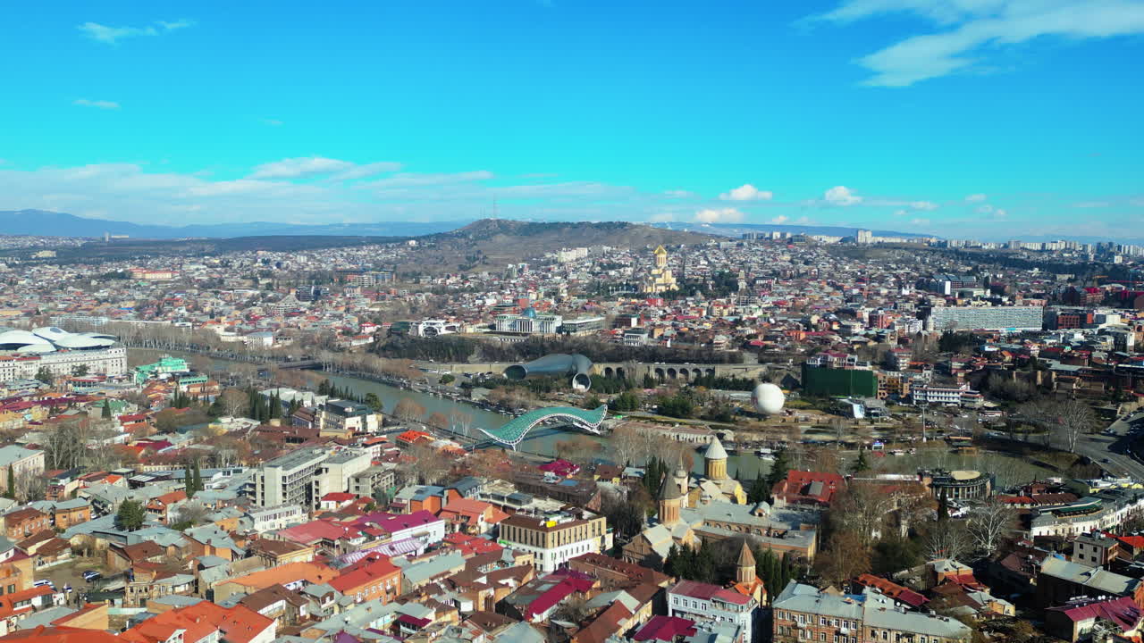 Riprese drone cinematografiche in 4K su Tbilisi in Georgia_40