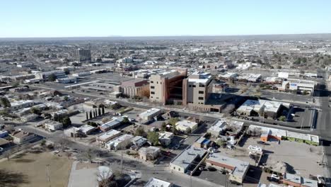 Downtown-Las-Cruces,-New-Mexico-with-drone-video-moving-down