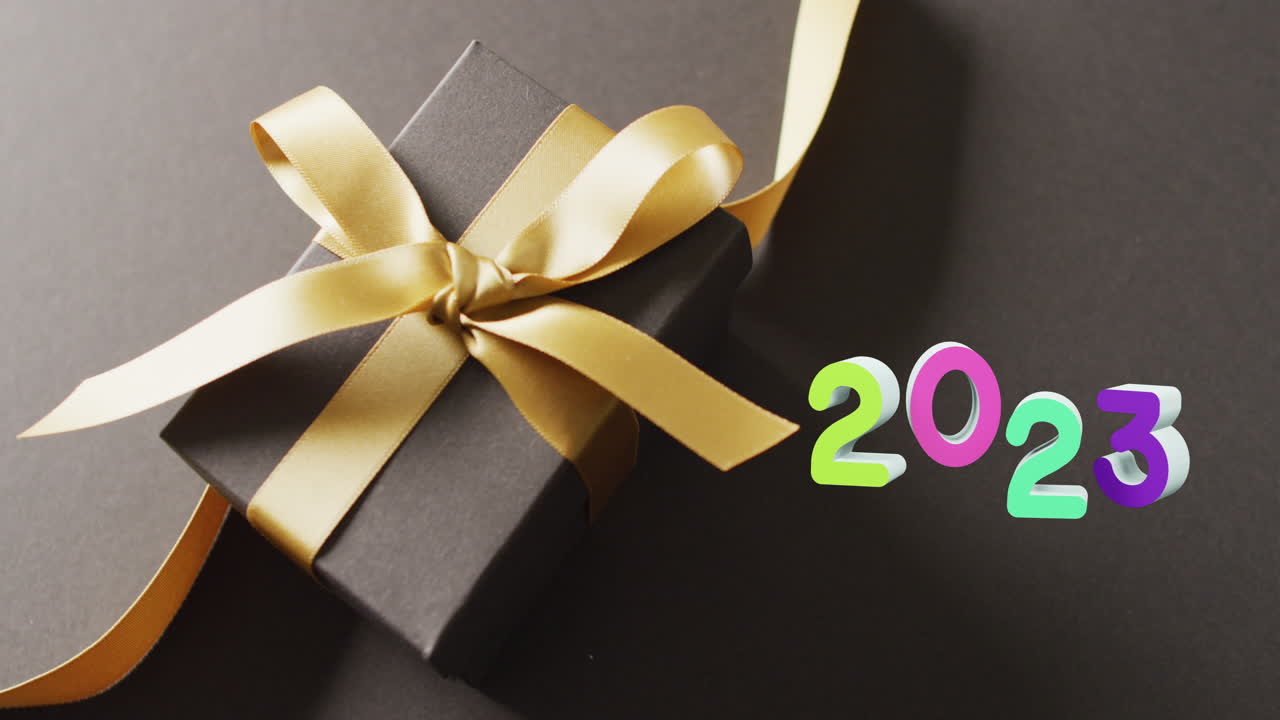 animación del texto de 2023 y decoraciones navideñas en el fondo