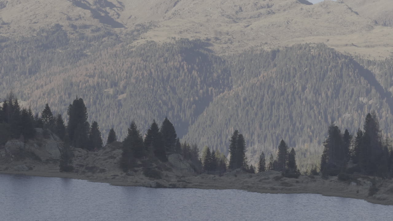 Paisaje de lago de montaña