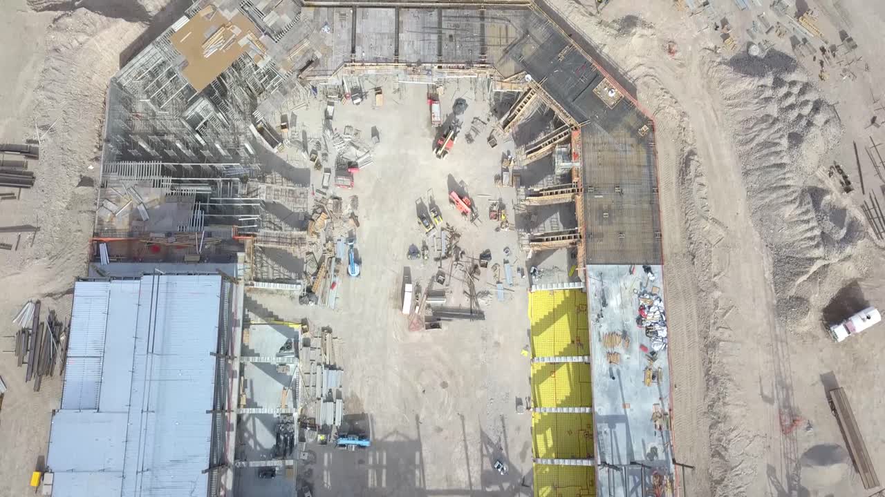 sitio de construcción de la arena de hockey, vista aérea hacia abajo