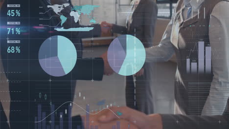 animación del procesamiento de datos financieros sobre diversas personas de negocios que se dan la mano