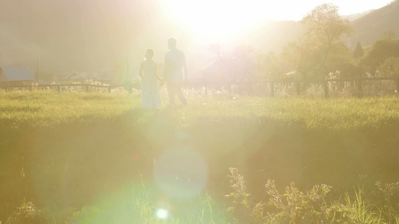 해가 지는 동안 에서 는 부부