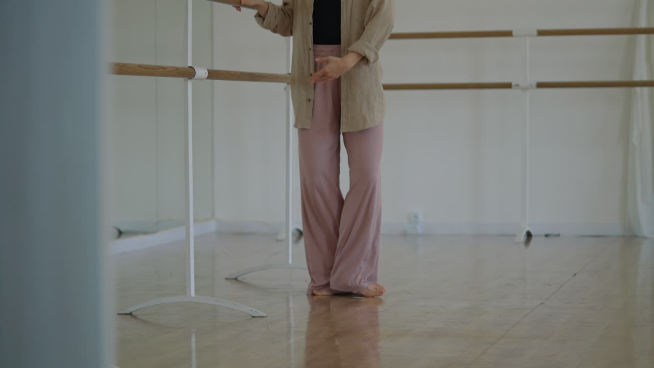 Esercizi alla sbarra di danza classica