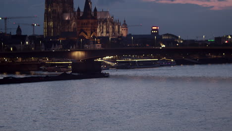 Kölner-Skyline-Mit-Kölner-Dom-Und-Großer-St