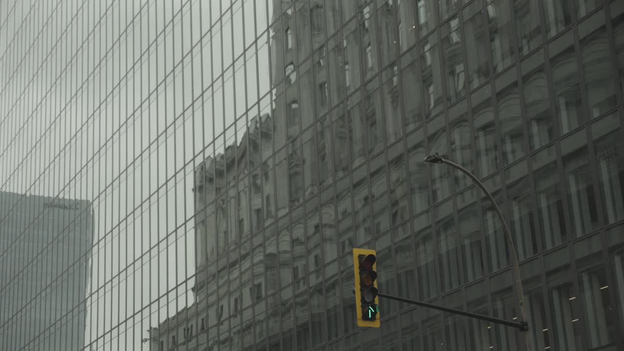 赤信号が青に変わるショット