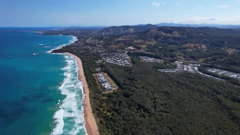 Sapphire-Beach-With-Turquoise-Ocean-And-Lush-Vegetation-In-New-South-Wales,-Australia---drone-shot