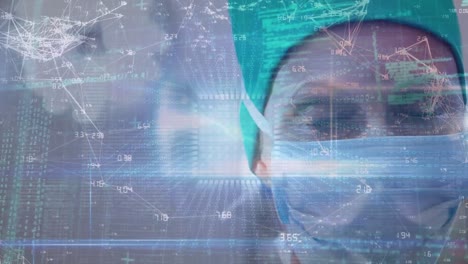 animación de conexión de puntos y codificación por computadora con una cirujana caucásica con máscara facial