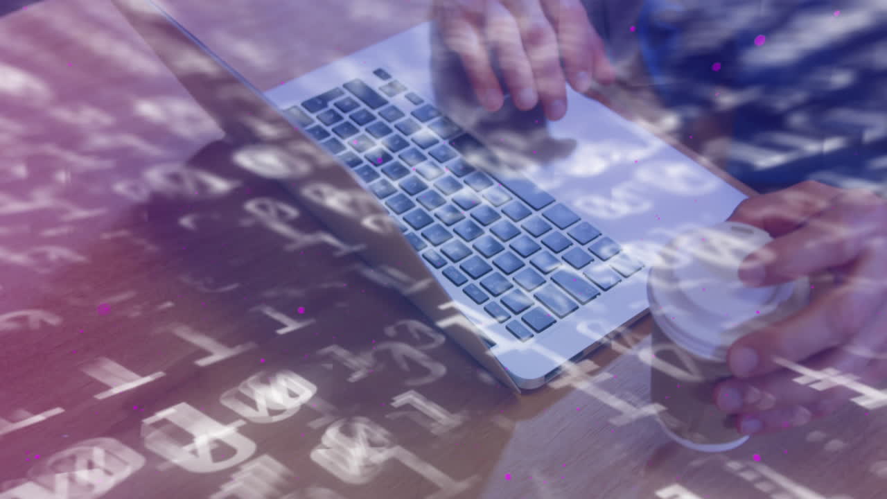 노트북을 사용하는 사람에 따라 바뀌는 바이너리 코딩 숫자의 애니메이션