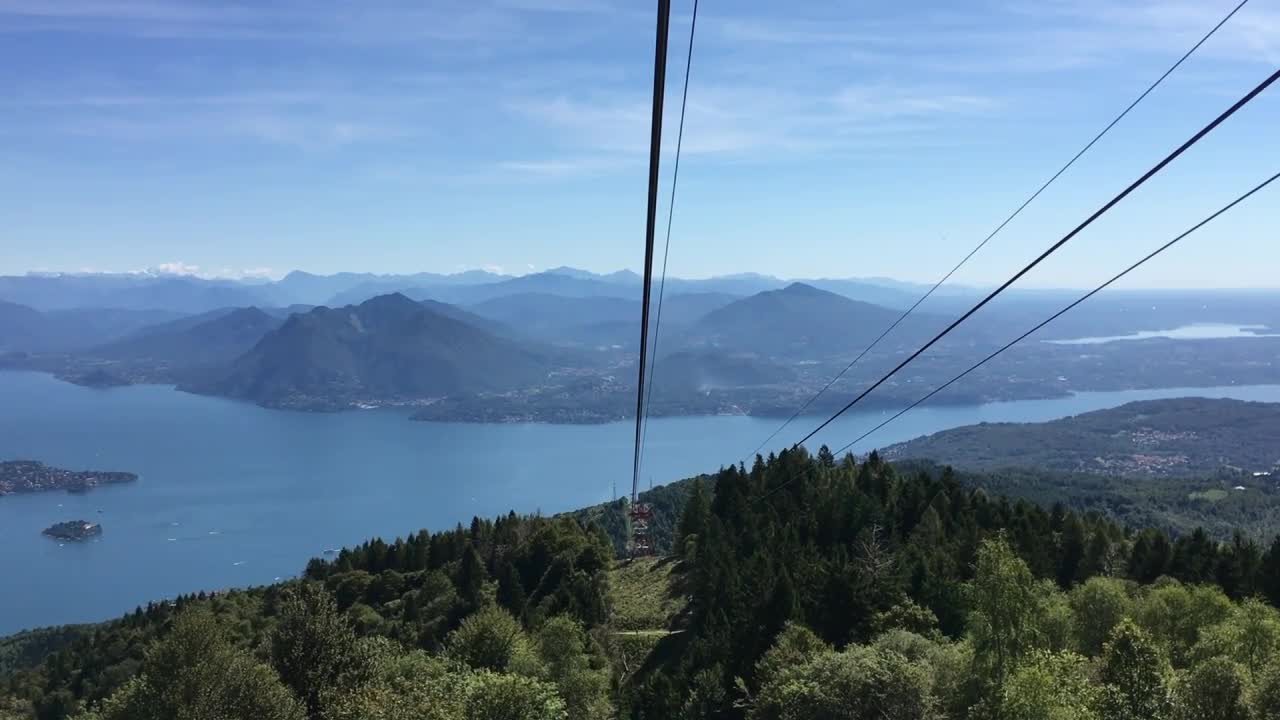 viajando en el teleférico mottarone