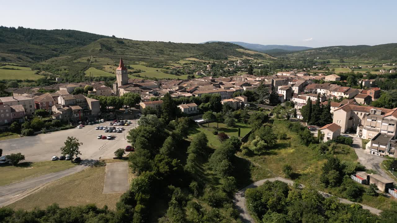 gran pueblo francés ardeche paisaje aéreo villeneuve de berg verano