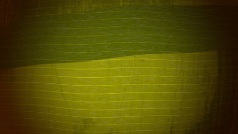 textura grunge oscura con salpicaduras amarillas y efecto de ruido