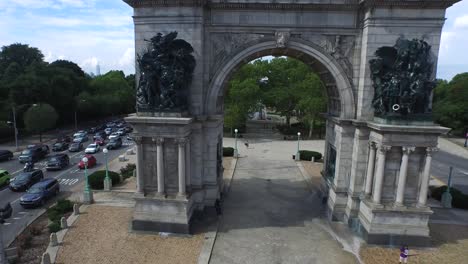 cinematic arch fly through aerial of grand army plaza revealing nyc skyline 4k