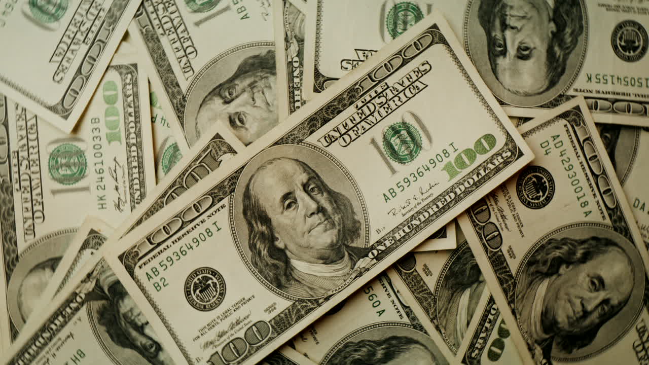 Bunke af amerikanske hundrededollar-sedler