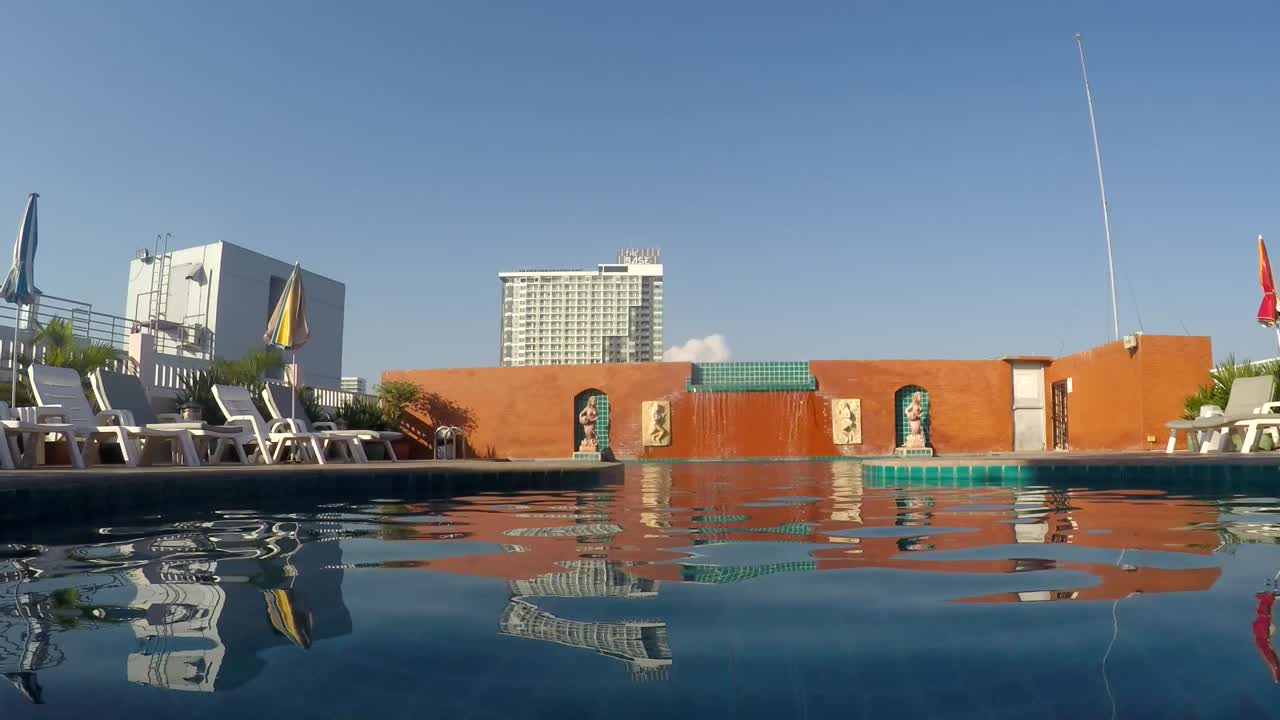 파타야 수영장 시간 경과