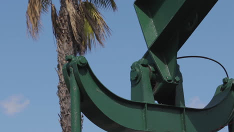 oil pump with palm tree