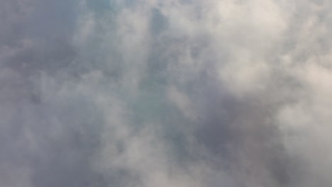 Sich-Bewegende-Wolken-Vom-Flugzeug-Aus-Gesehen