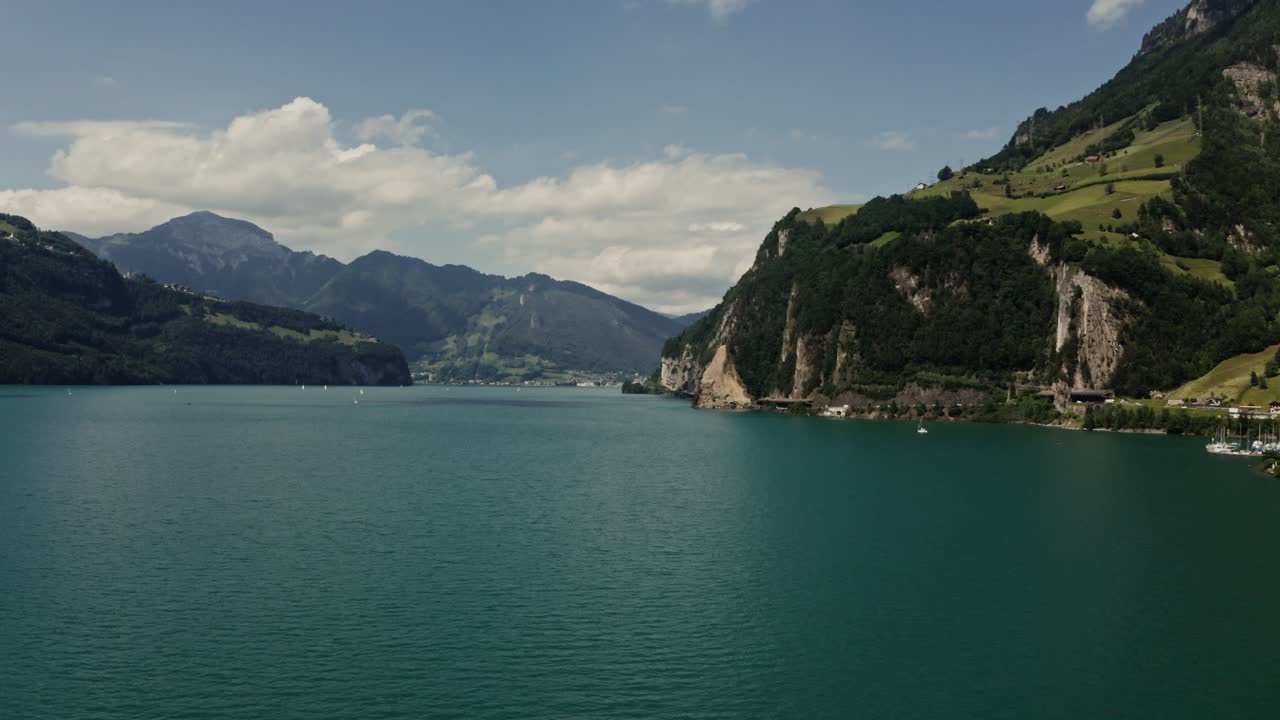 스위스 알프스 호수 풍경