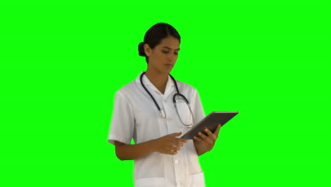 Nurse-using-her-tablet-pc