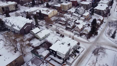 comunidad de calgary toda cubierta de nieve durante el invierno