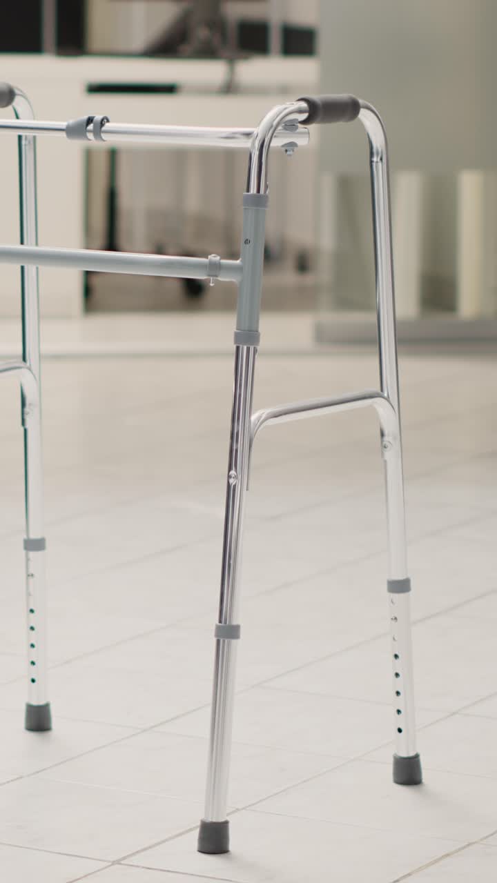 Vertical video: Diagnostic center with reception counter
